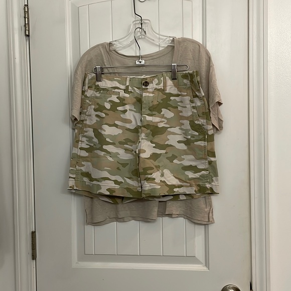 Gap camo shorts with matching top - Picture 6 of 6